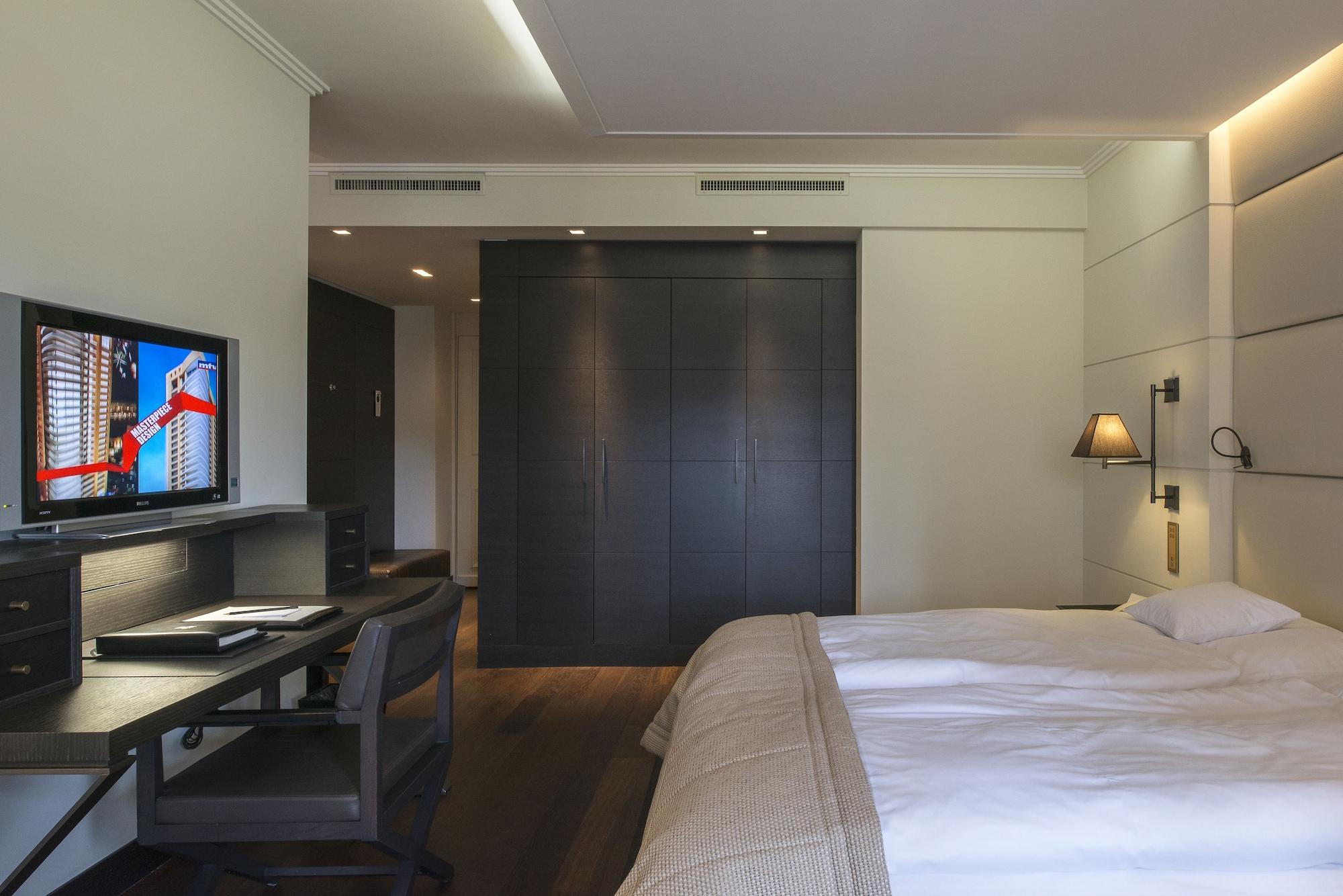 로잔 팰리스 호텔 외부 사진 A room at the hotel