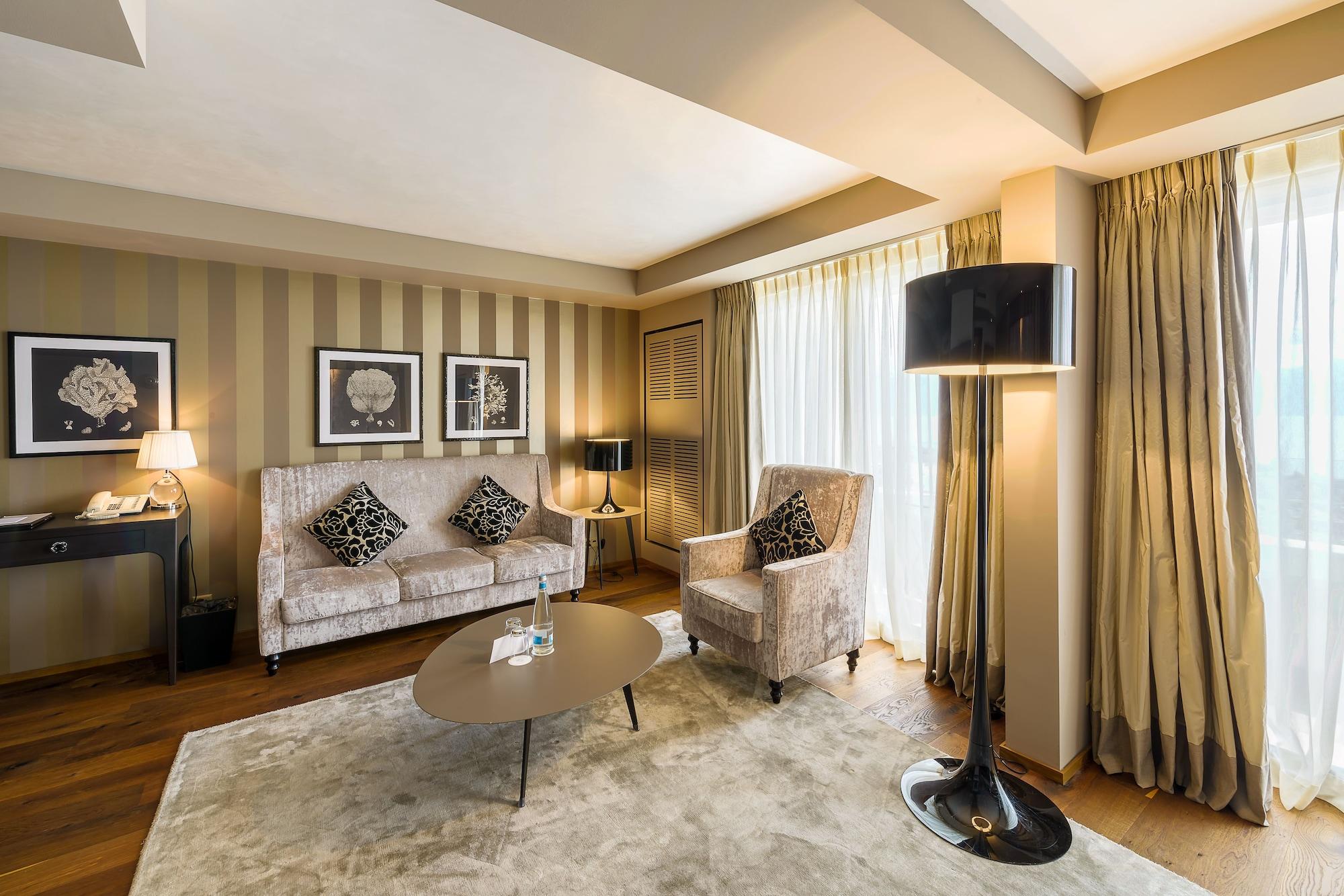 로잔 팰리스 호텔 외부 사진 A suite at the hotel