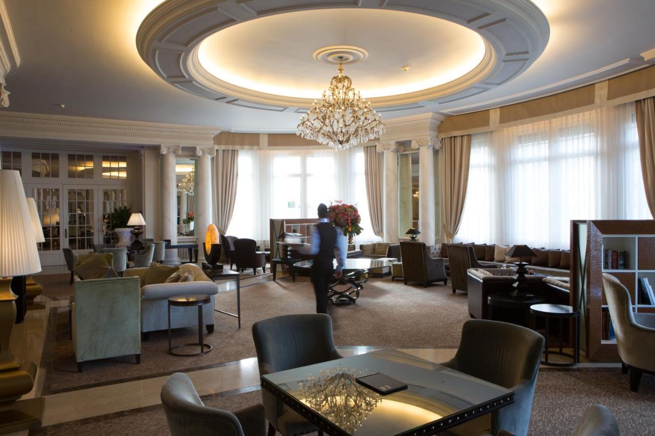 로잔 팰리스 호텔 외부 사진 The lobby of the hotel